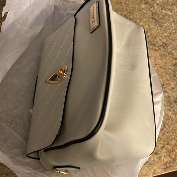 New With Tags Bella Russo Purse - Picture 7 of 8